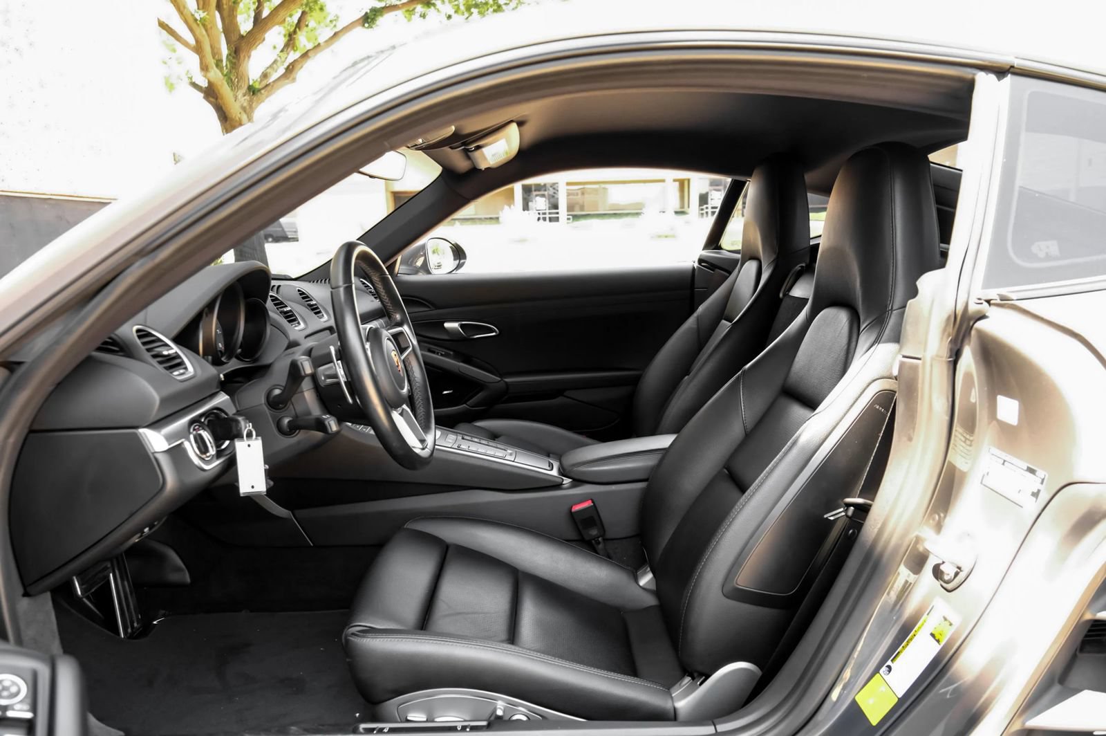 Used 2019 Porsche 718 Cayman S RWD image 3
