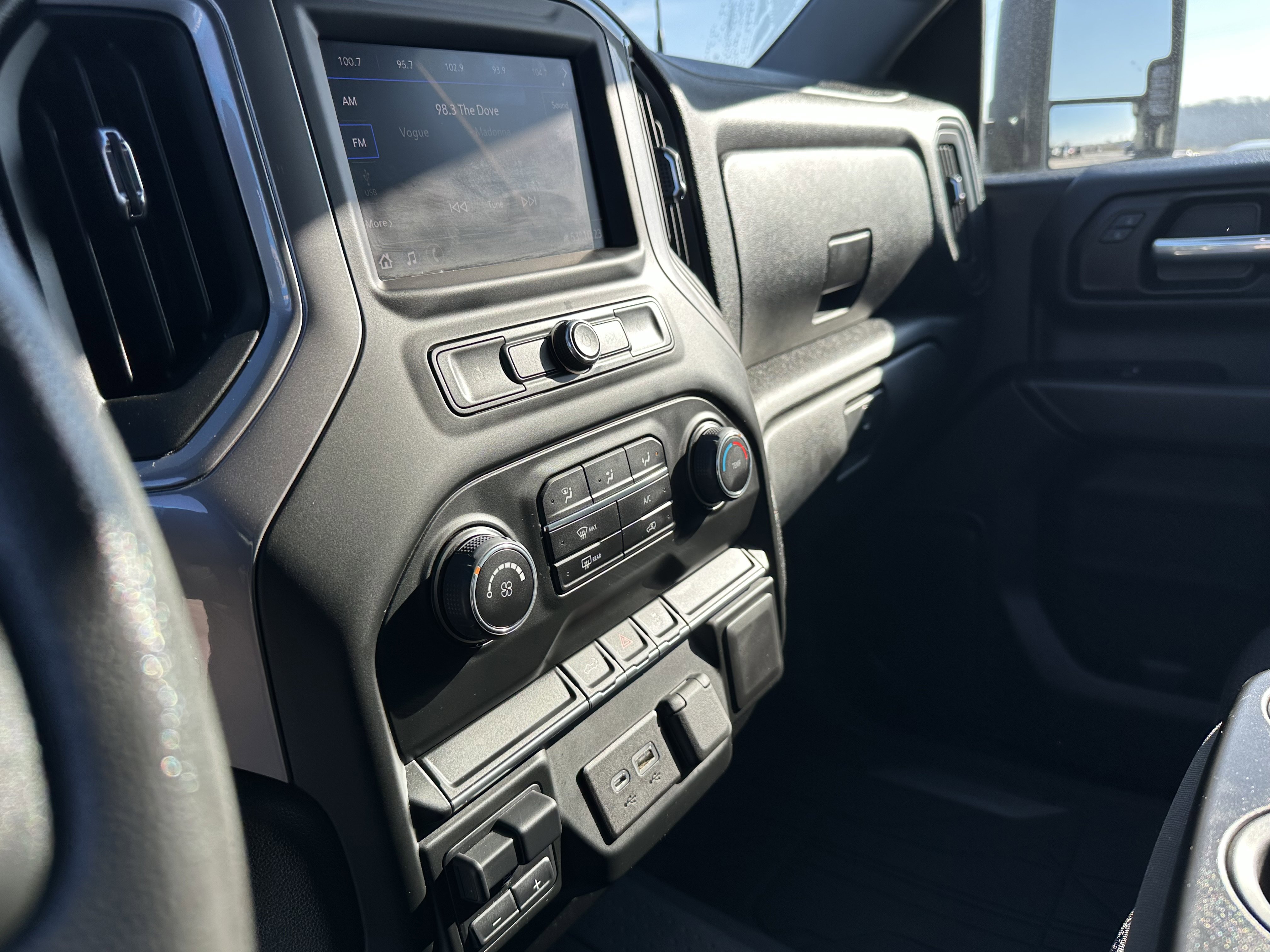 Used 2022 Chevrolet Silverado 2500 Custom w/ Custom Convenience Package image 31