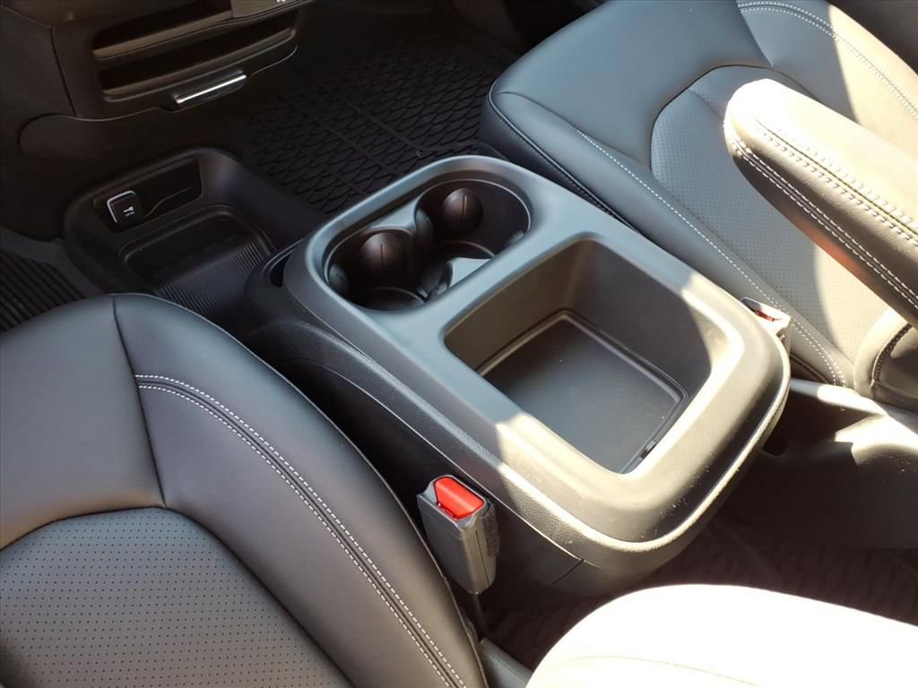 New 2026 Chrysler Voyager LX image 27