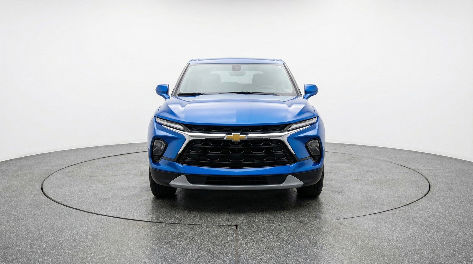 Used 2025 Chevrolet Blazer LT FWD image 2
