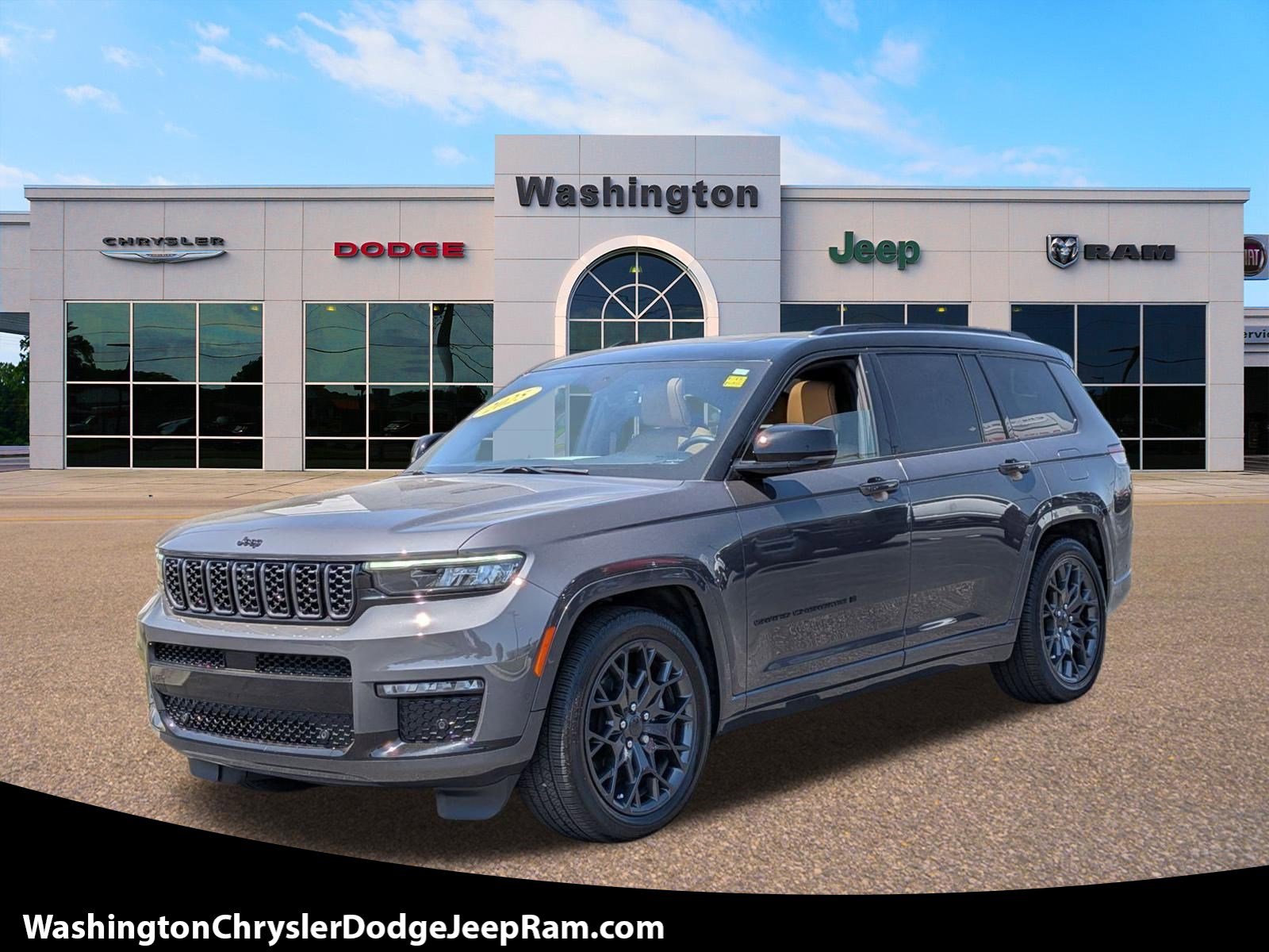 Used 2025 Jeep Grand Cherokee L Summit w/ Obsidian Package AWD/4WD image 1