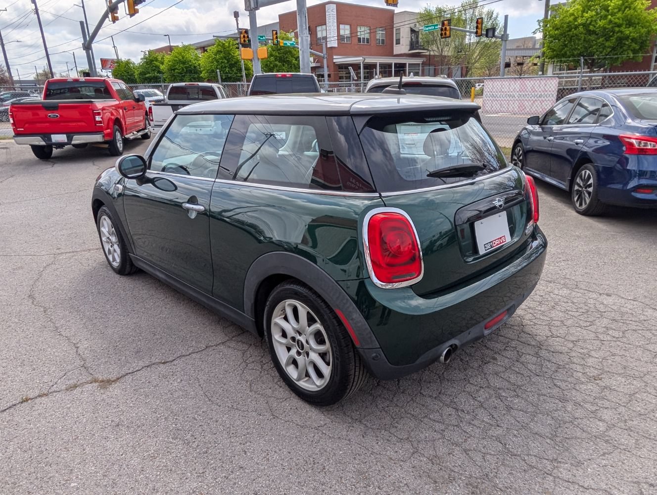 Used 2019 MINI Cooper 2-Door Hardtop w/ Signature Upholstery Package FWD image 8