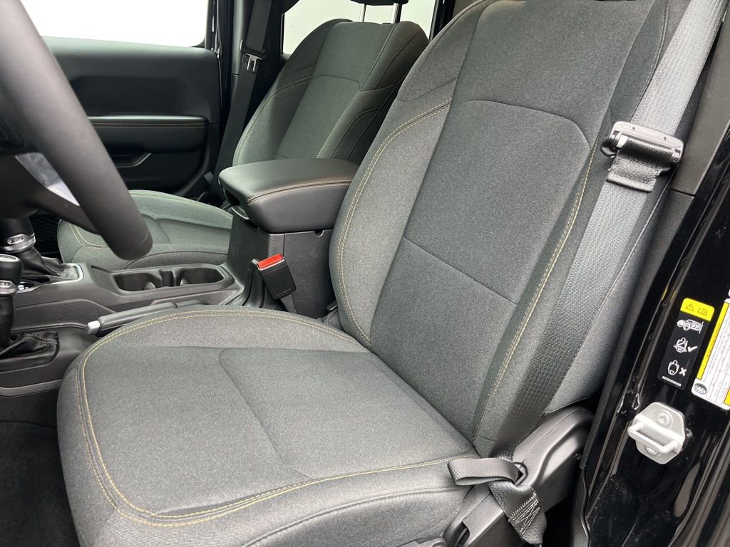 Used 2025 Jeep Wrangler Unlimited Sahara w/ Safety Group AWD/4WD image 19