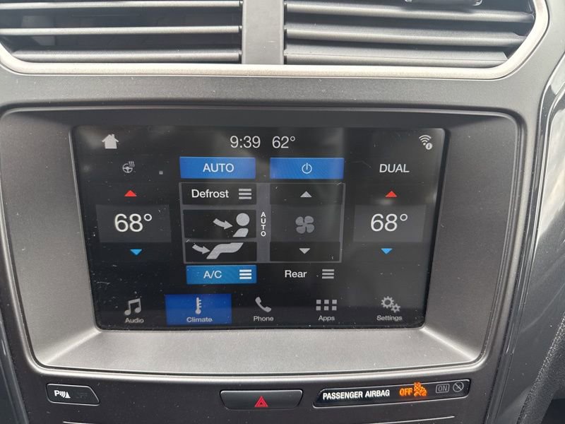 Used 2018 Ford Explorer XLT w/ Equipment Group 202A AWD/4WD image 13