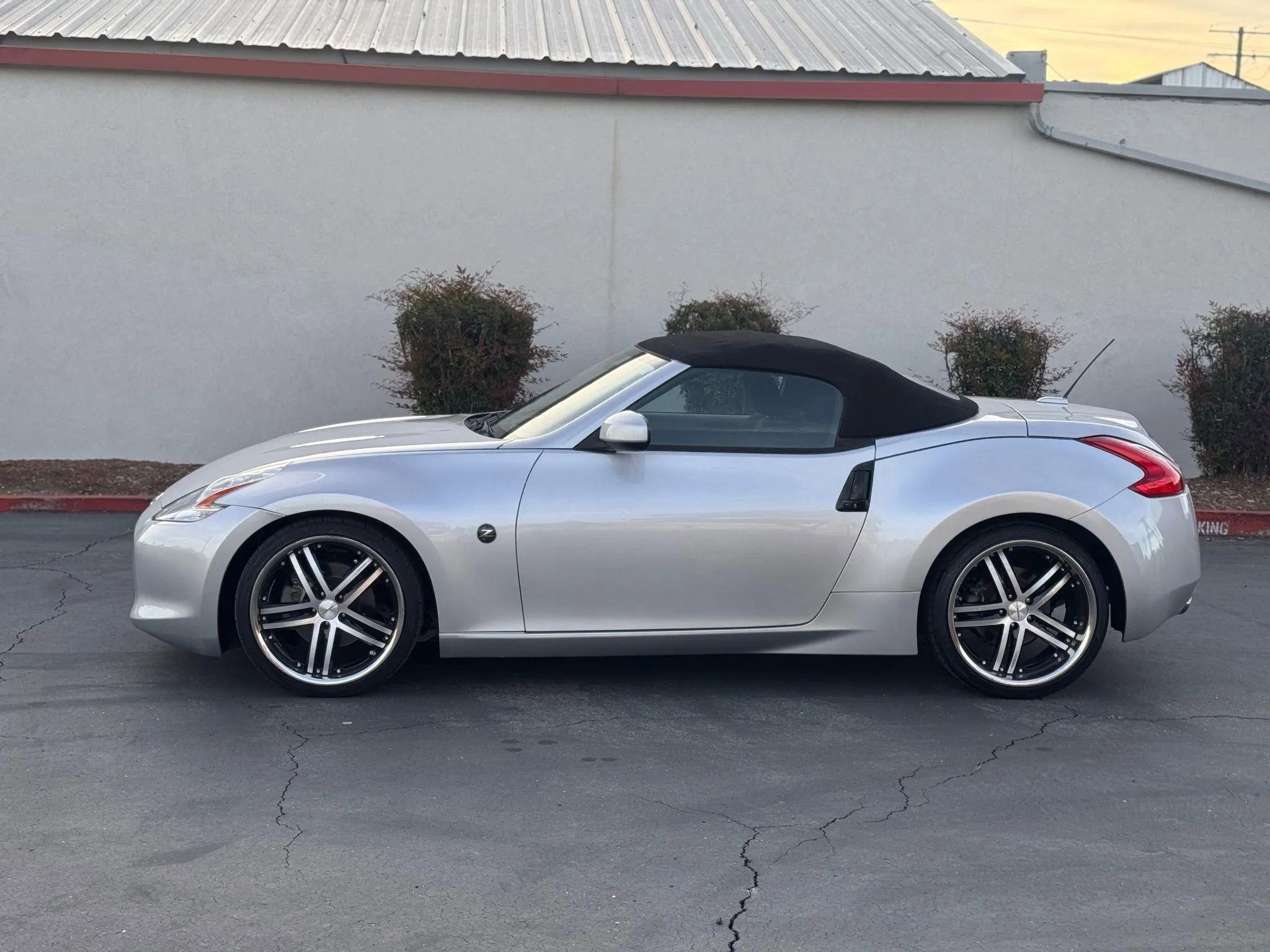Used 2012 Nissan 370Z Roadster image 3