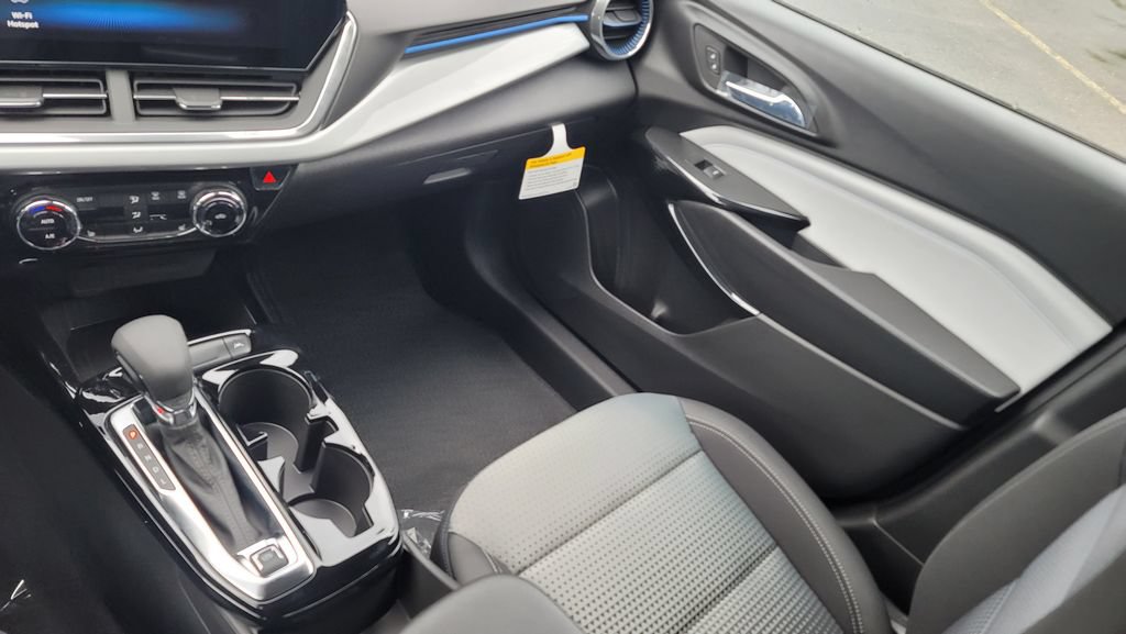New 2026 Chevrolet Trax LT w/ Driver Confidence Package FWD image 23