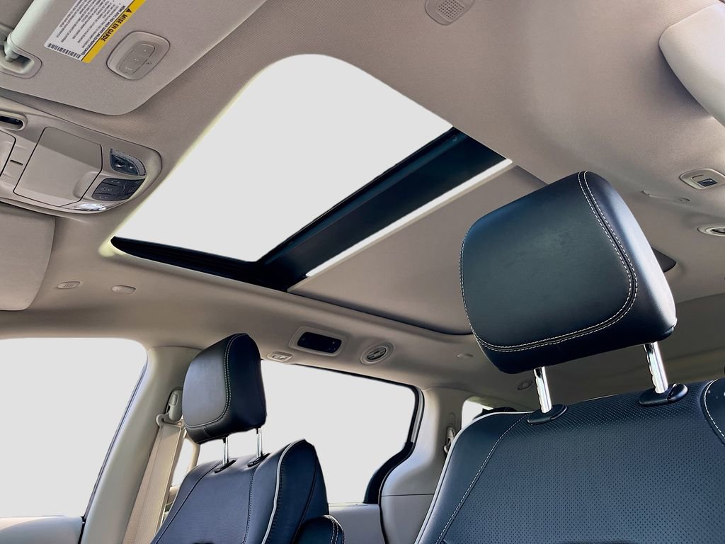 Certified 2022 Chrysler Pacifica Limited image 23