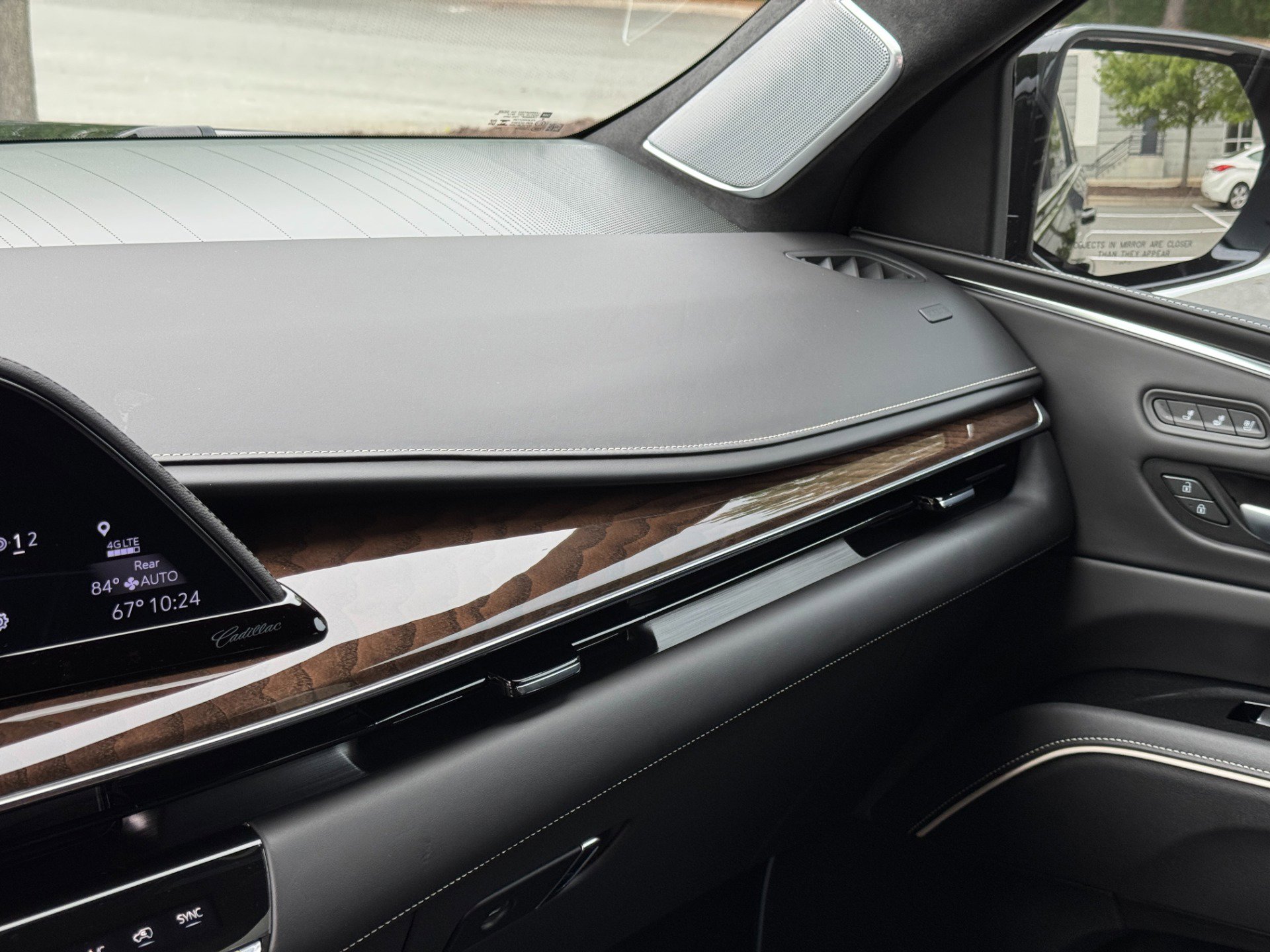 Used 2024 Cadillac Escalade ESV Sport Platinum w/ LPO, ONYX Package image 36