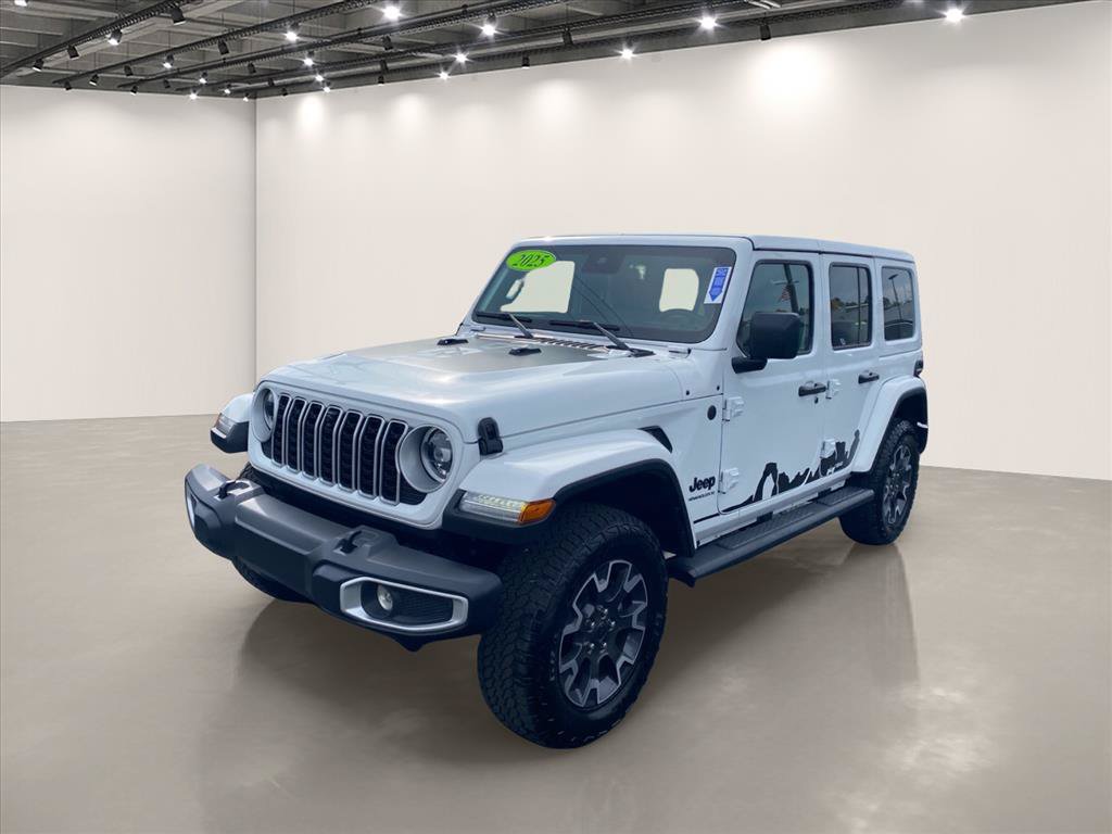 Used 2025 Jeep Wrangler Unlimited Sahara w/ Dual Top Group AWD/4WD image 3