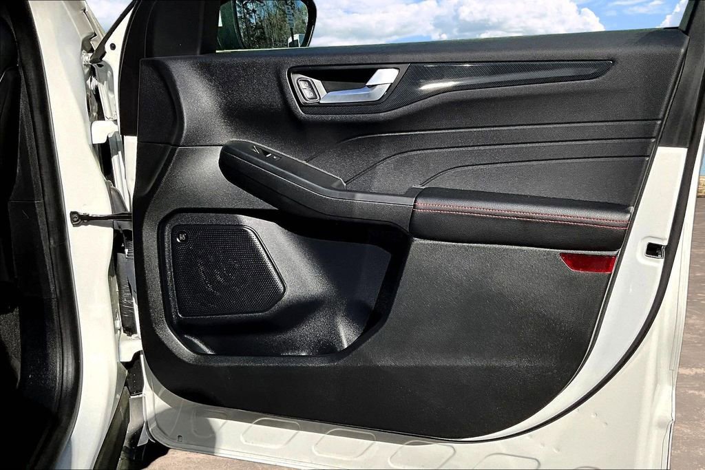 Used 2025 Ford Escape ST-Line Elite w/ Premium Technology Package image 30