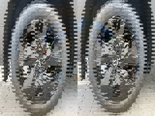 New 2025 Volkswagen Taos SE image 9