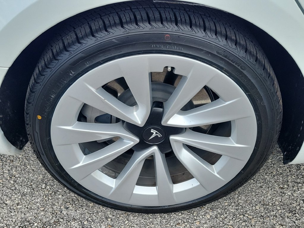 Used 2022 Tesla Model 3 Long Range AWD/4WD image 5