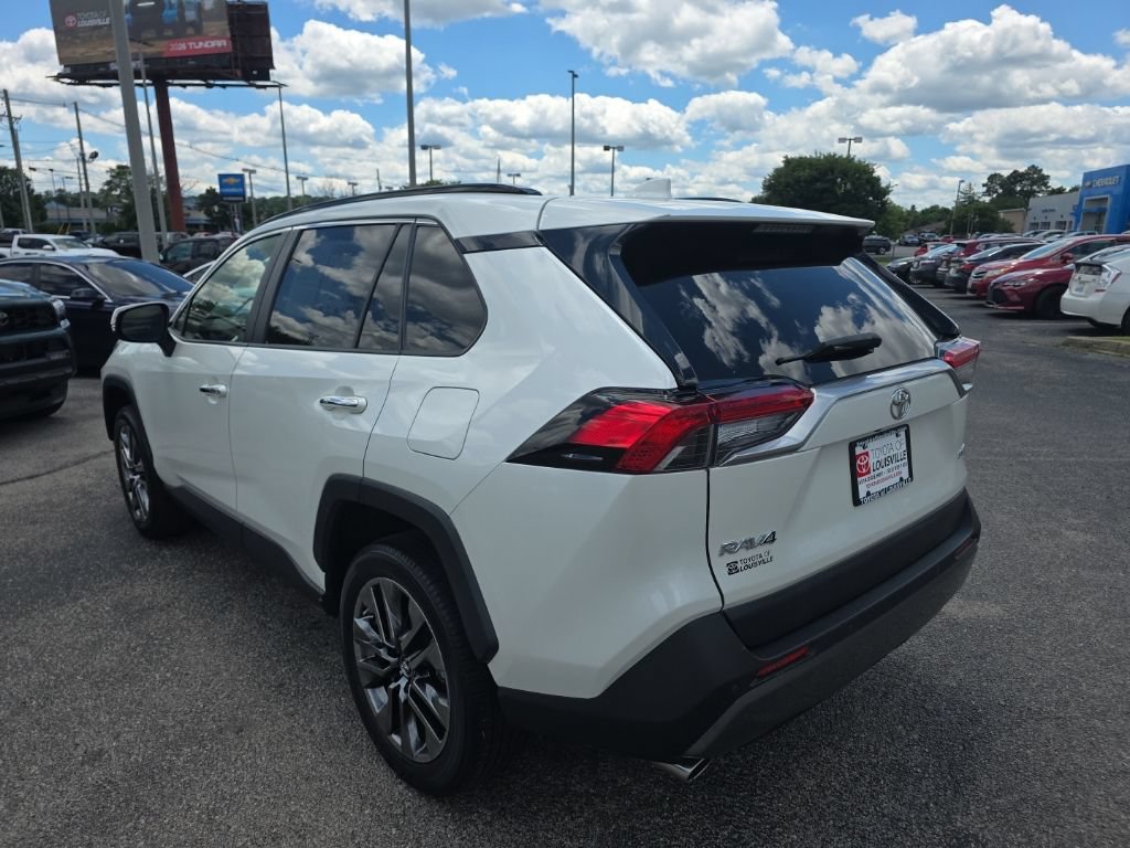 Used 2019 Toyota RAV4 Limited FWD image 7