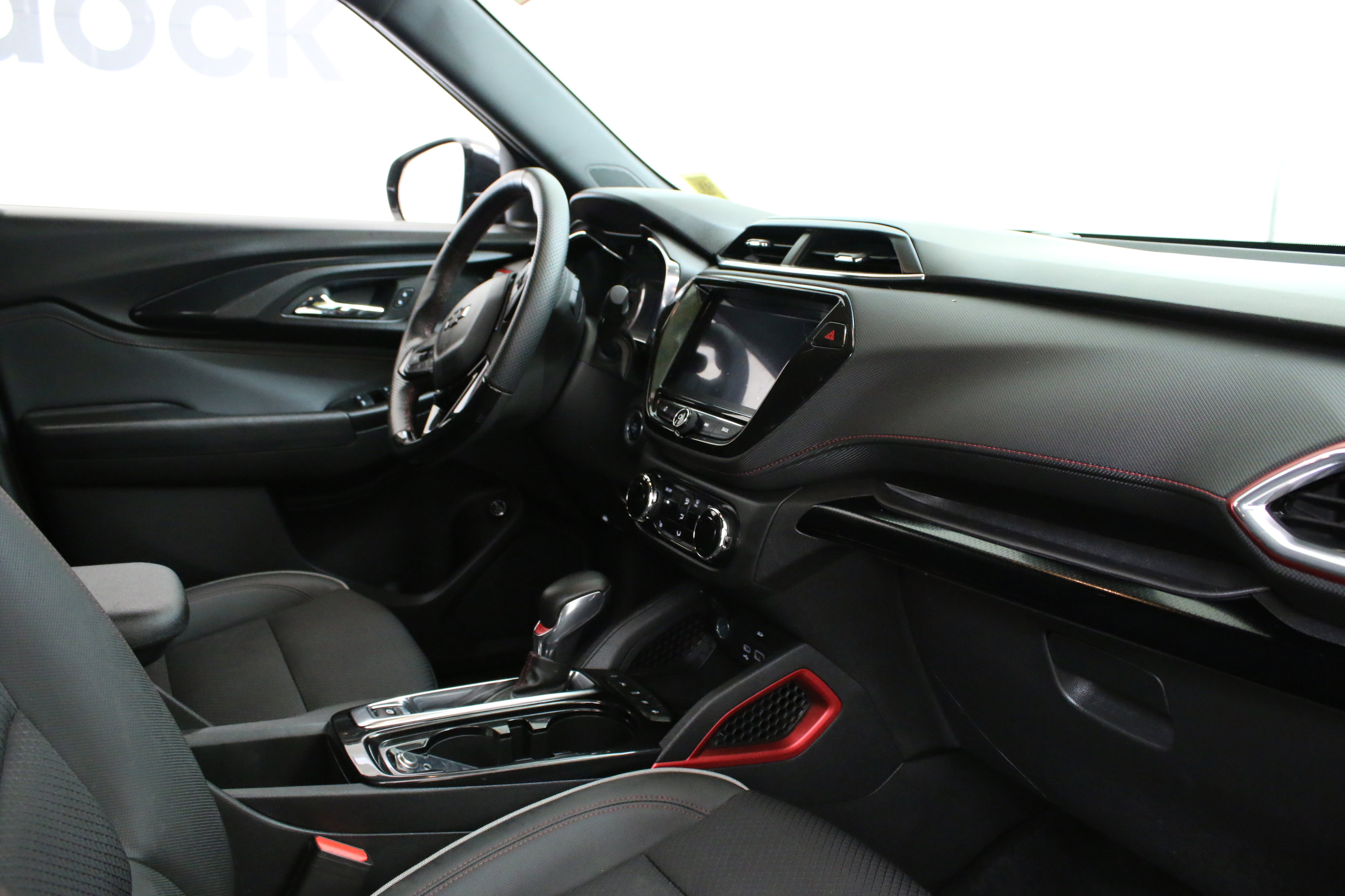 Used 2023 Chevrolet TrailBlazer RS w/ Sun and Liftgate Package image 32