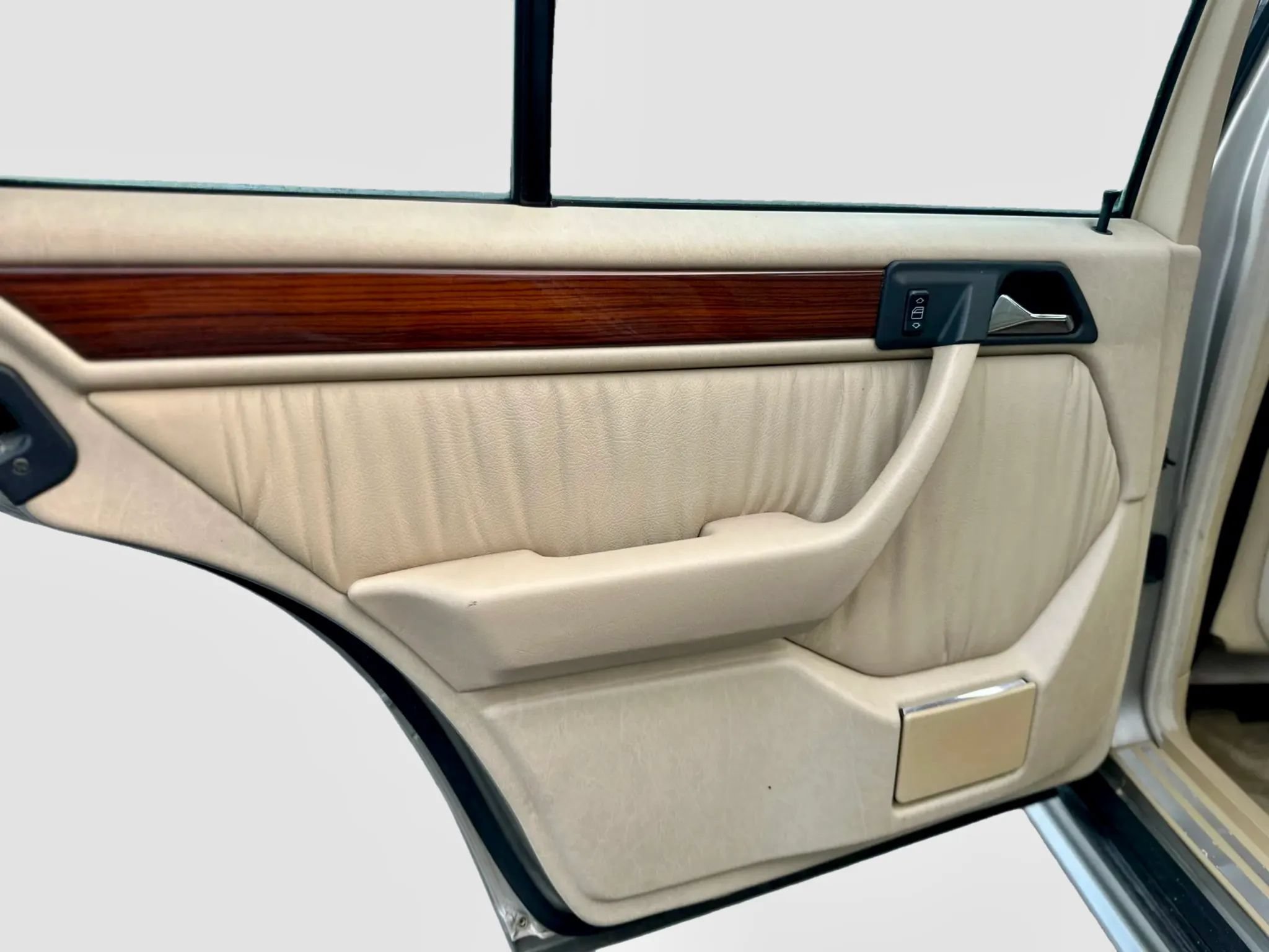 Used 1994 Mercedes-Benz E 320 Sedan image 6