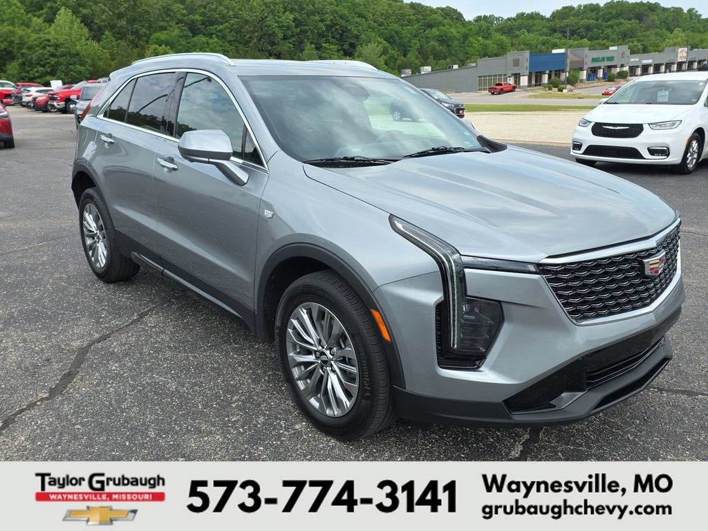 Used 2025 Cadillac XT4 Premium Luxury AWD/4WD image 2