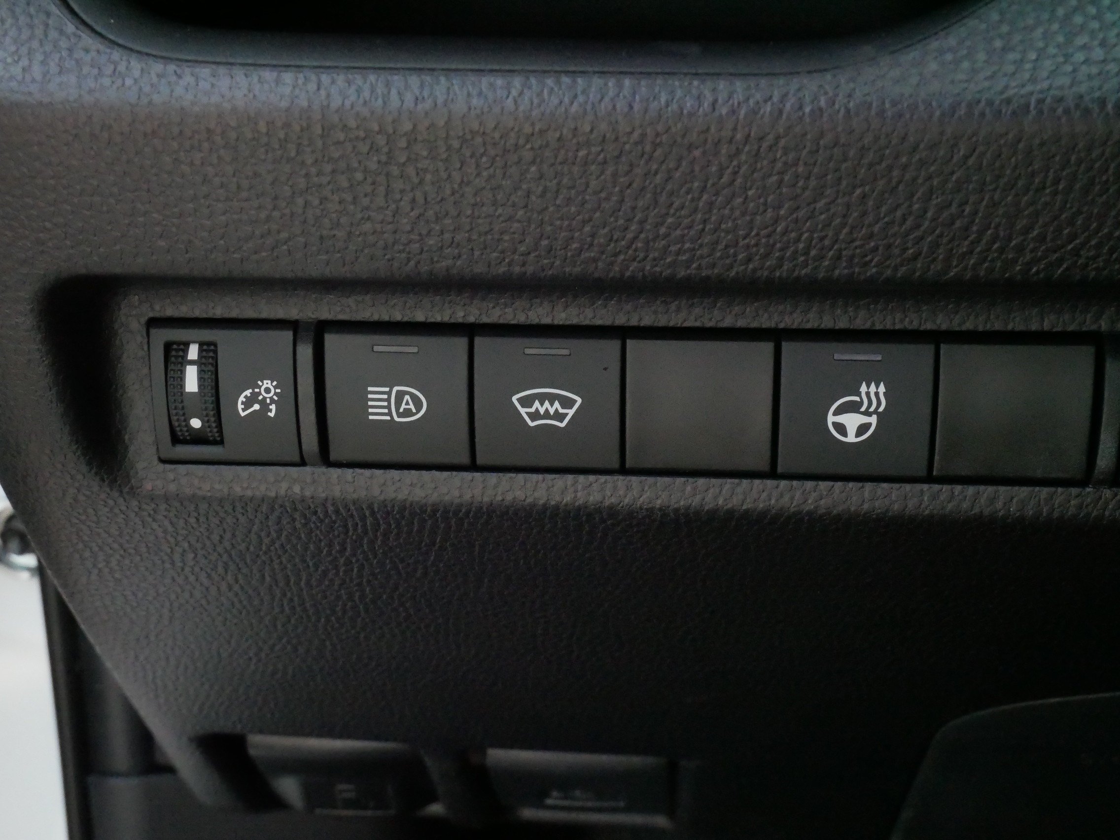 Used 2025 Toyota RAV4 XLE Premium w/ Weather Package AWD/4WD image 27