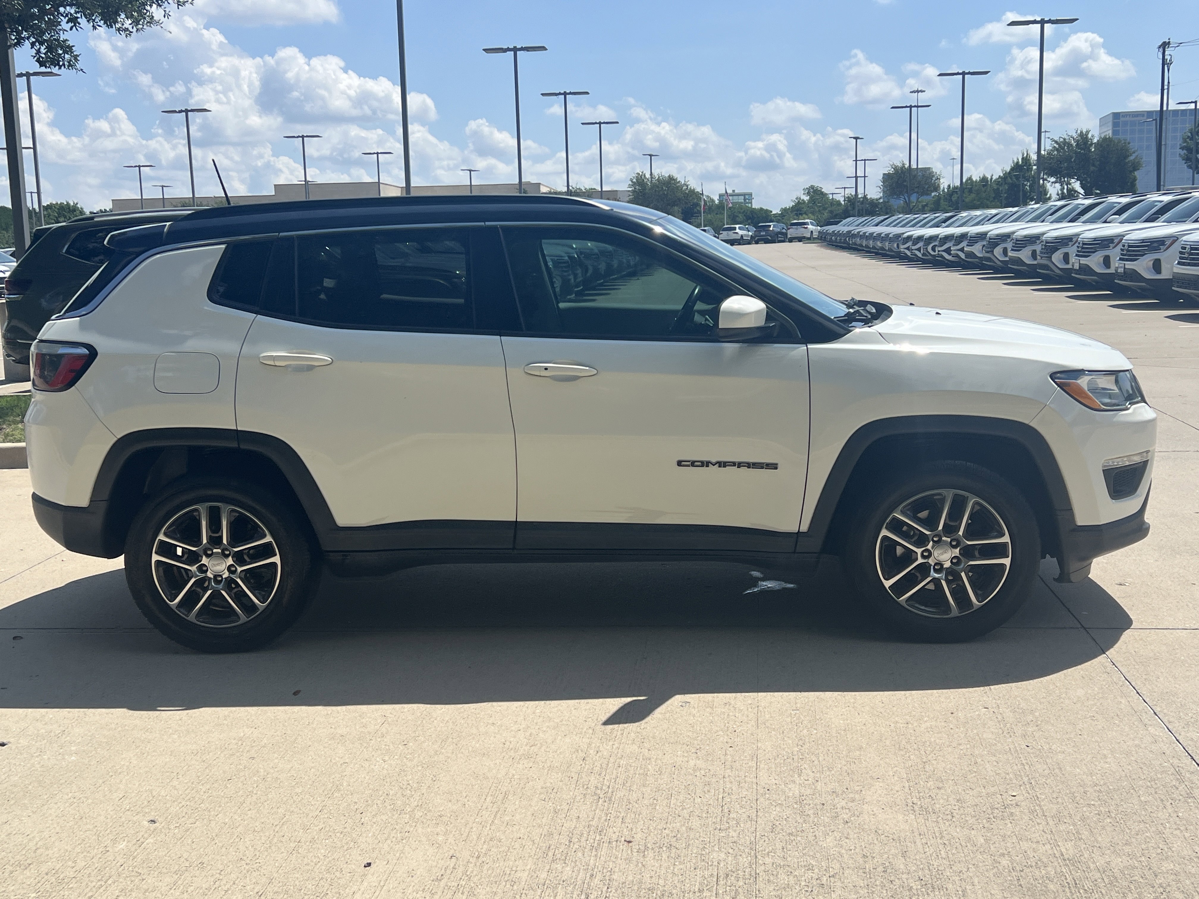 Used 2018 Jeep Compass Latitude w/ Popular Equipment Group AWD/4WD image 11