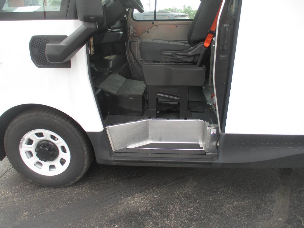 Used 2024 Chevrolet Brightdrop 600 w/ Commercial Equipment Package AWD/4WD image 11