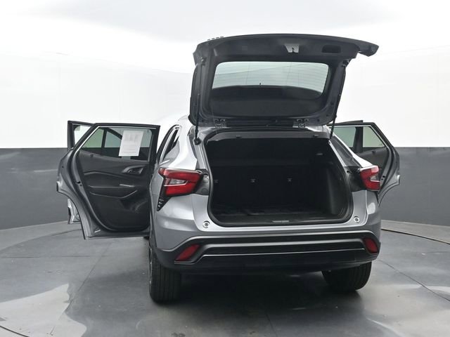 Used 2026 Chevrolet Trax RS w/ Sunroof Package FWD image 35