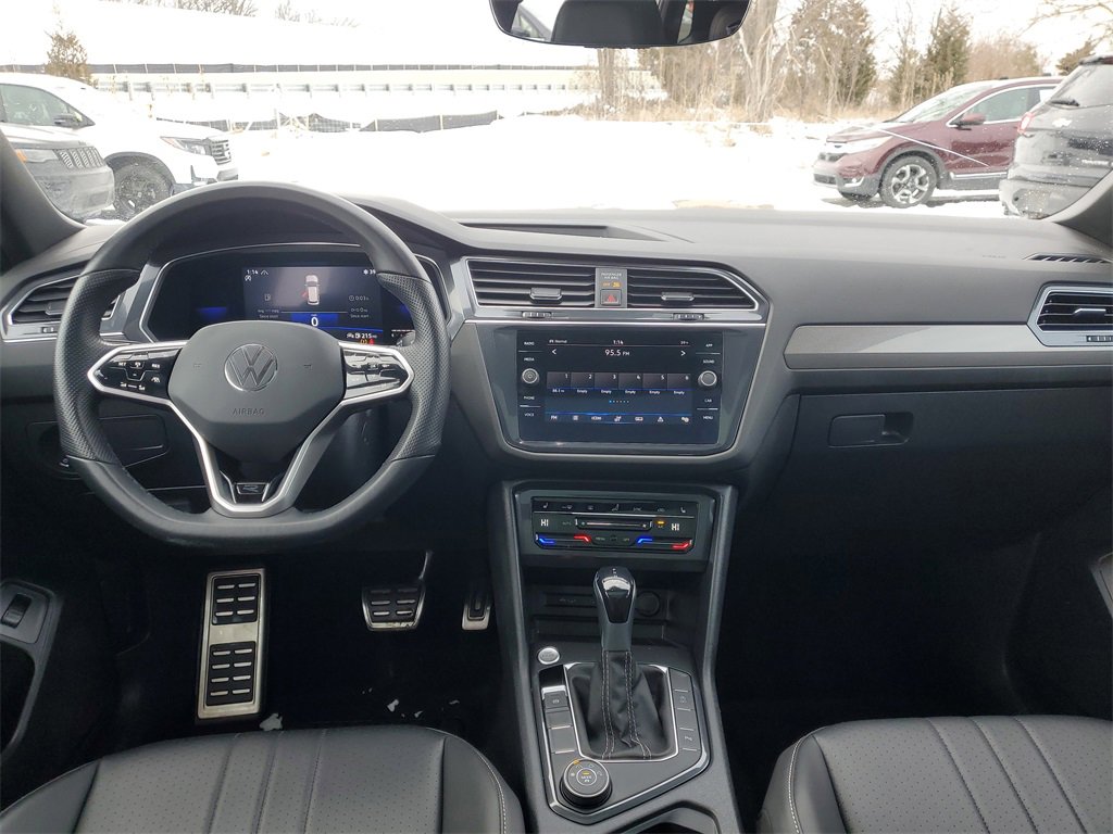 Used 2022 Volkswagen Tiguan SE R-Line image 17