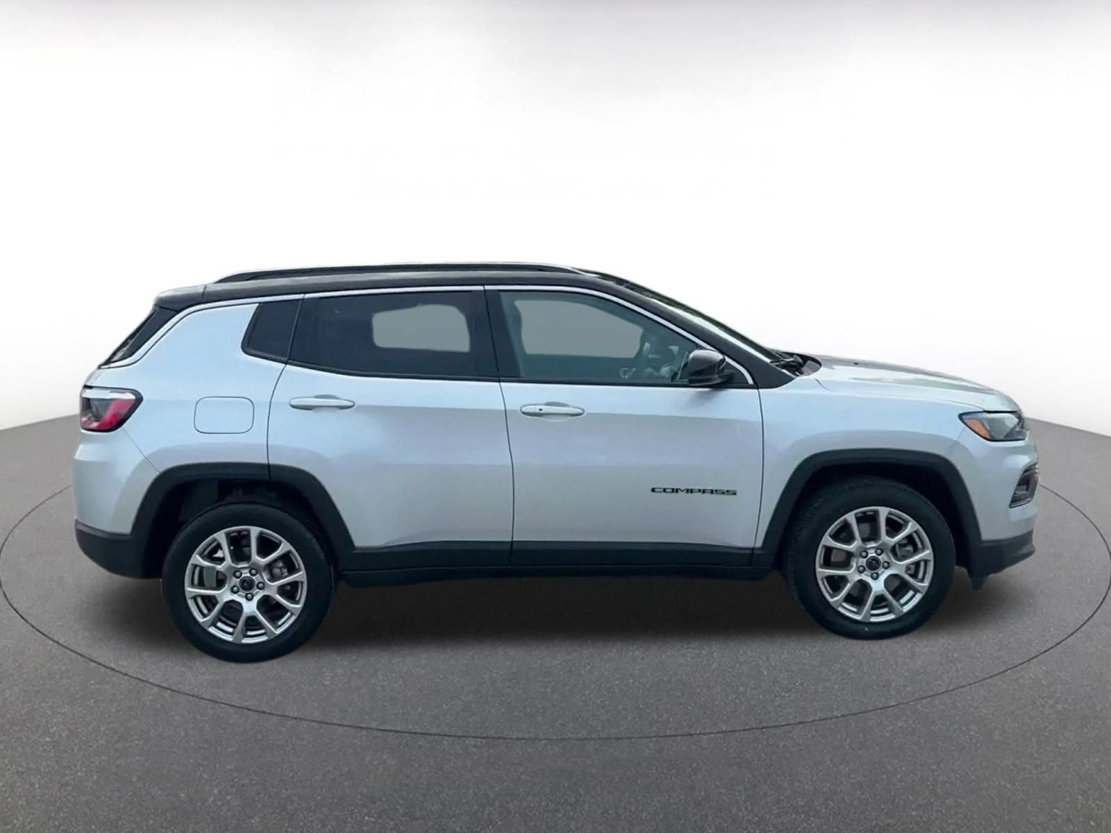 Used 2025 Jeep Compass Limited AWD/4WD image 15