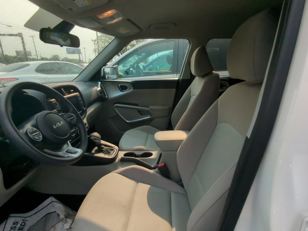 Used 2025 Kia Soul LX FWD image 6
