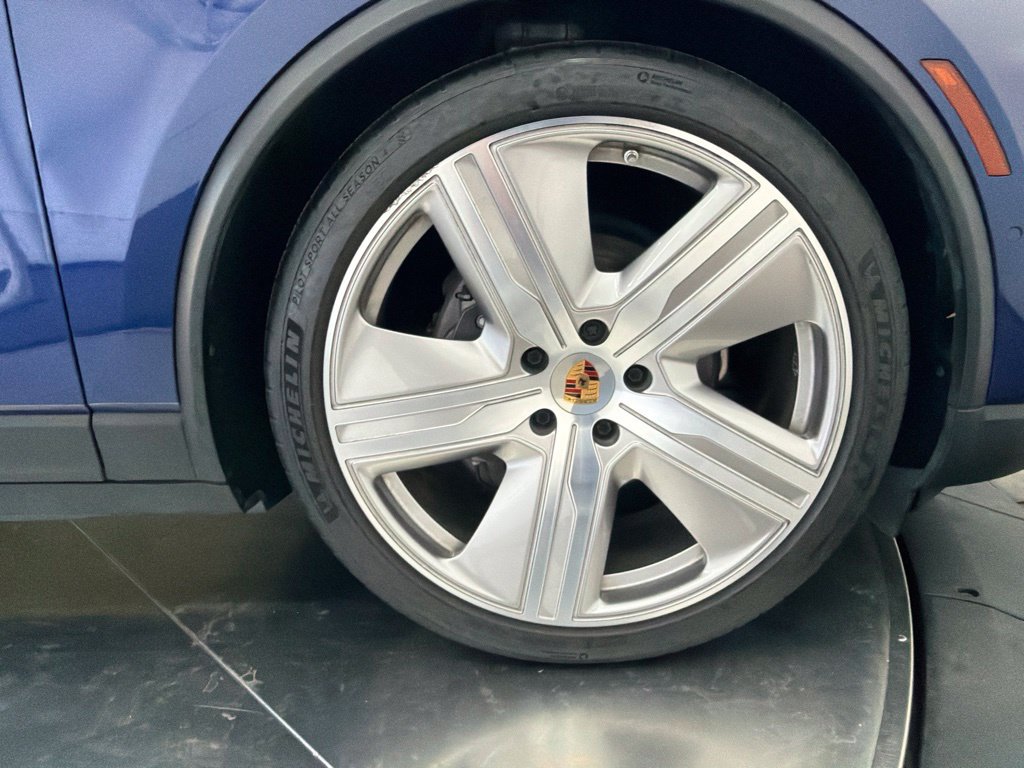 Used 2024 Porsche Macan 4 Electric AWD/4WD image 10