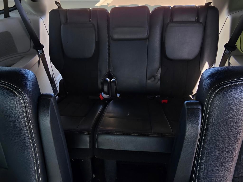 Used 2020 Dodge Grand Caravan SXT image 16