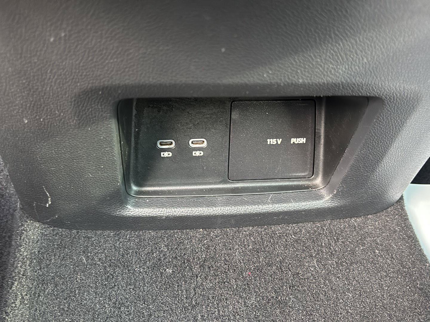 Used 2025 Volkswagen Atlas SE AWD/4WD image 24