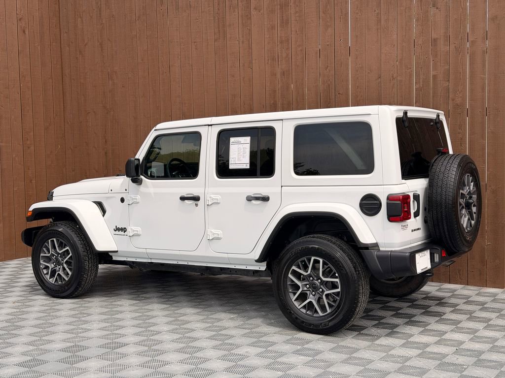 Used 2025 Jeep Wrangler Unlimited Sahara AWD/4WD image 16