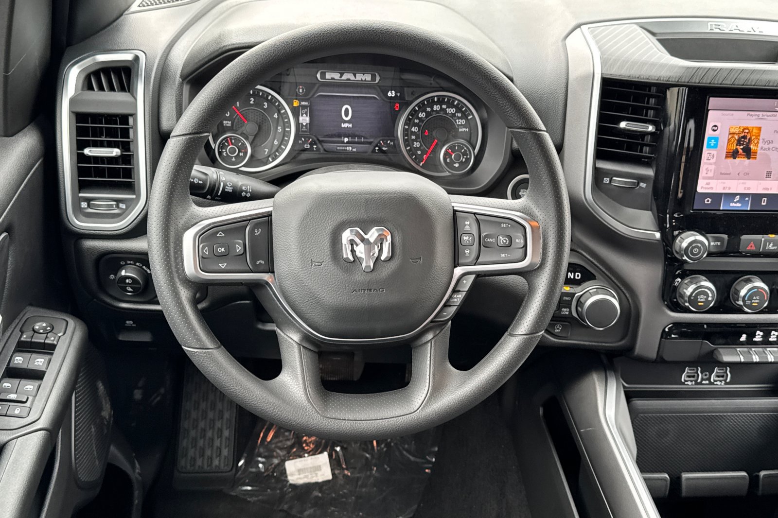 New 2026 RAM 1500 Express AWD/4WD image 13