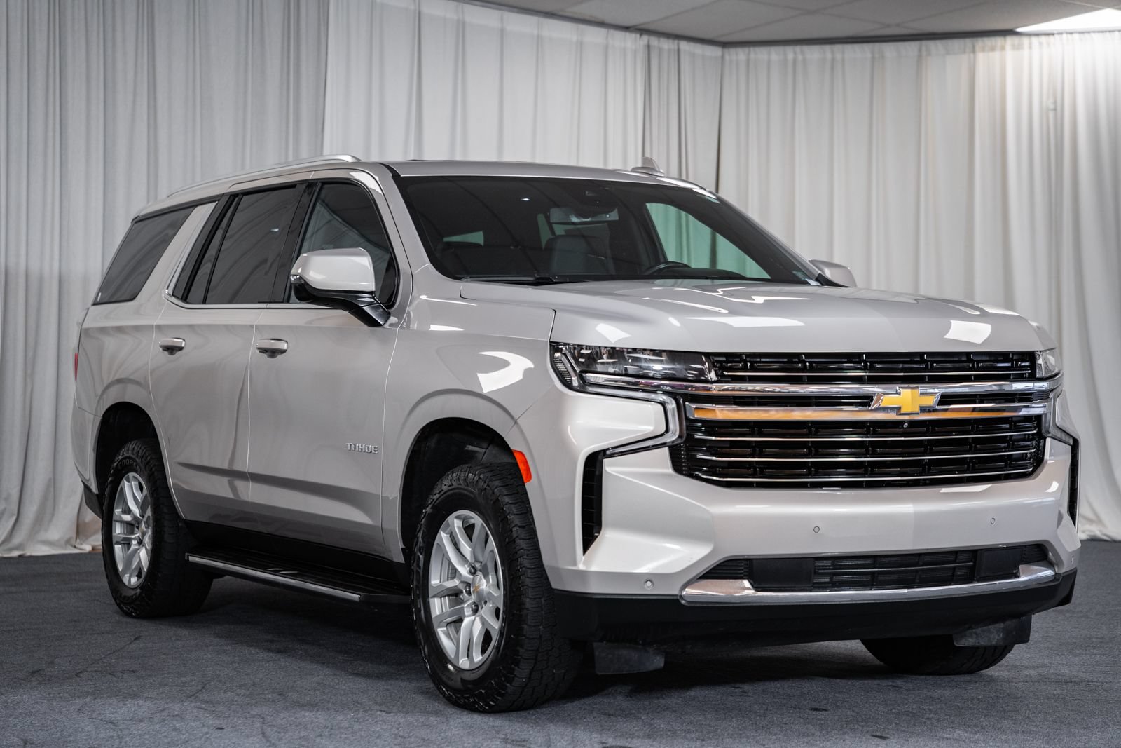 Used 2024 Chevrolet Tahoe LT w/ Luxury Package AWD/4WD image 1