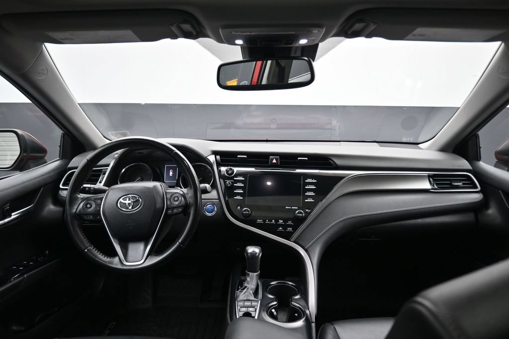 Used 2020 Toyota Camry SE w/ Sunroof Package FWD image 39