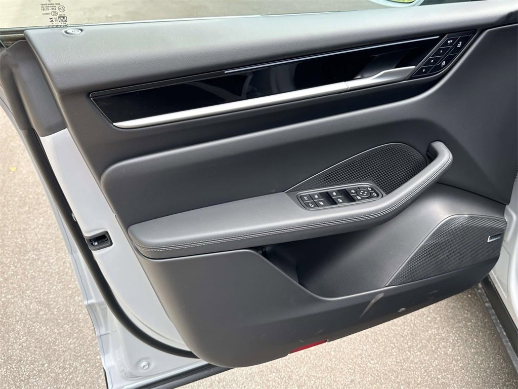 New 2025 Porsche Macan 4S Electric image 17