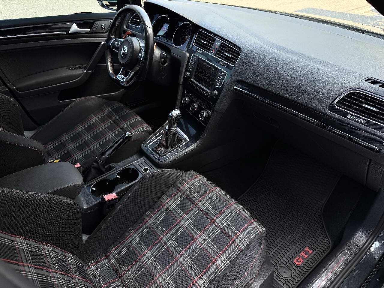 Used 2017 Volkswagen GTI Sport FWD image 14