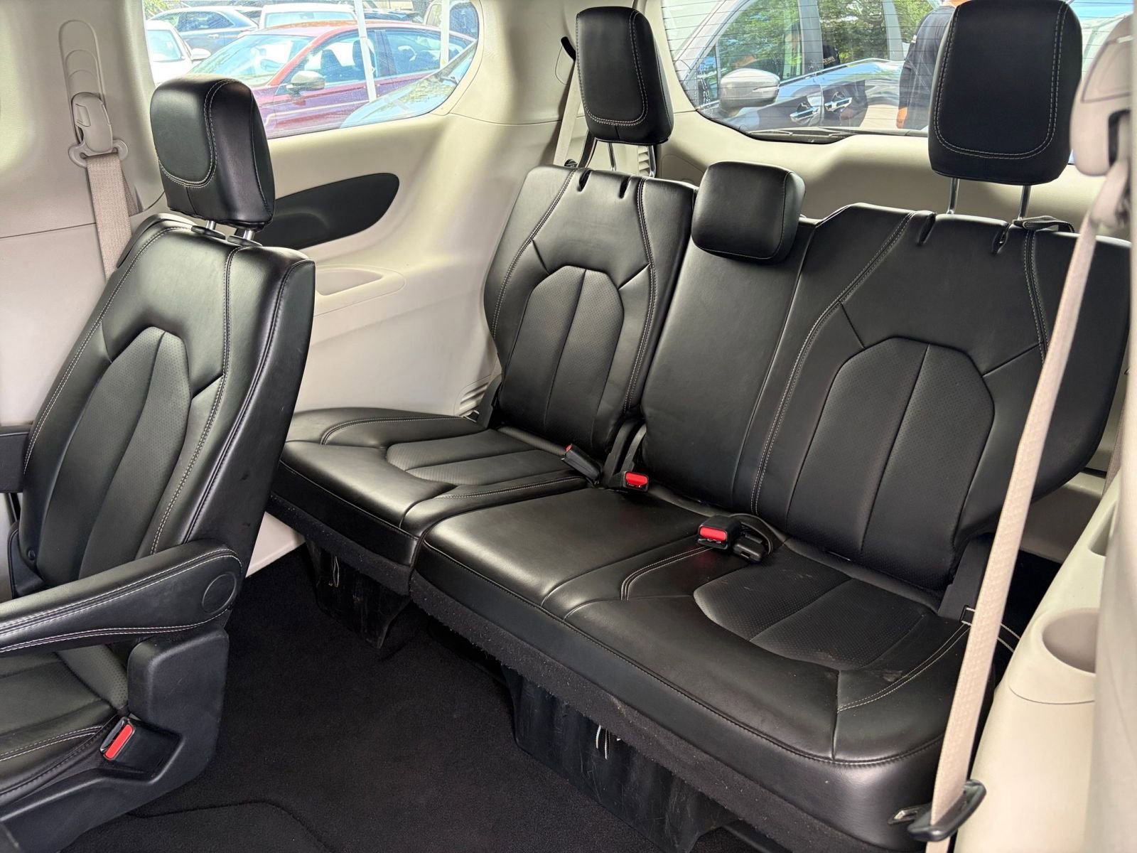 Used 2024 Chrysler Pacifica Touring-L FWD image 31
