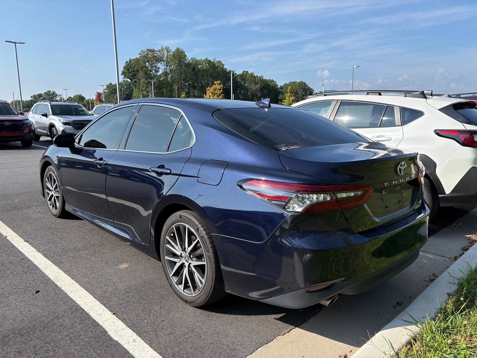 Used 2022 Toyota Camry XLE FWD image 4