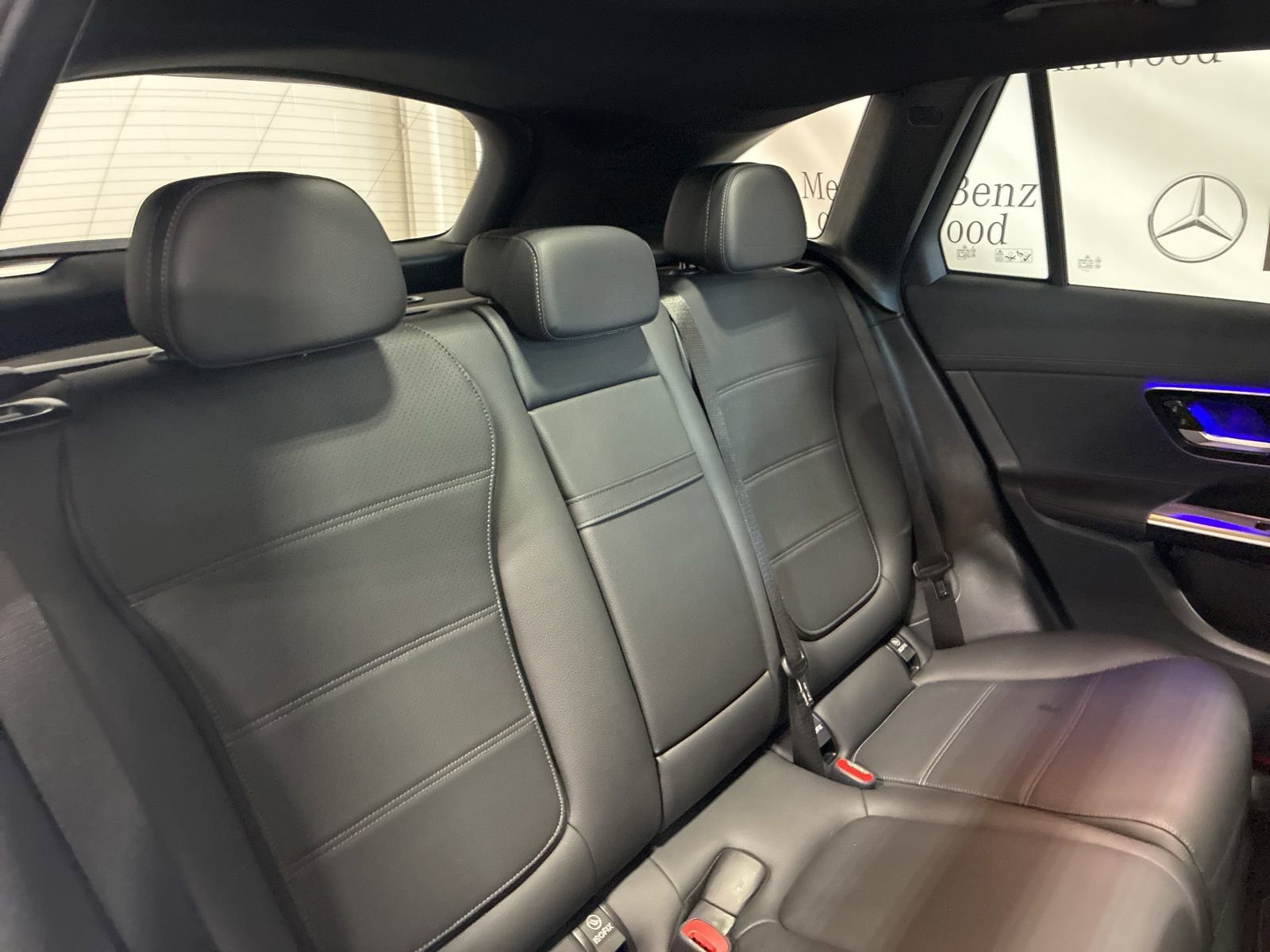 Used 2025 Mercedes-Benz GLC 300 4MATIC image 33