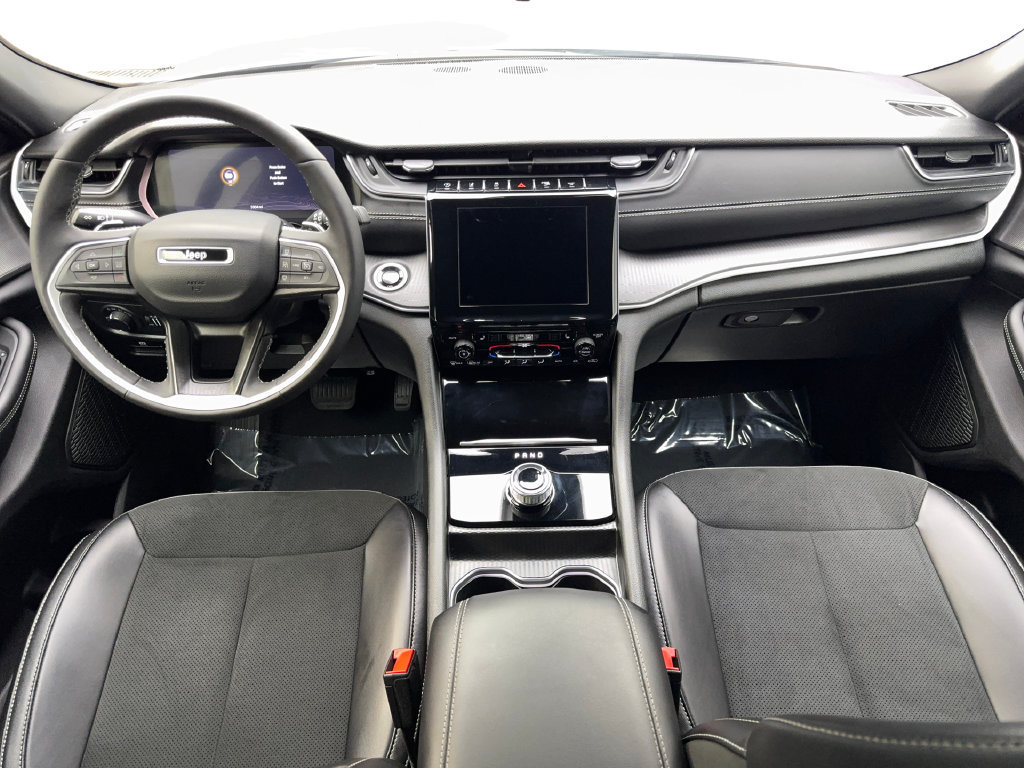 Used 2025 Jeep Grand Cherokee Altitude RWD image 52