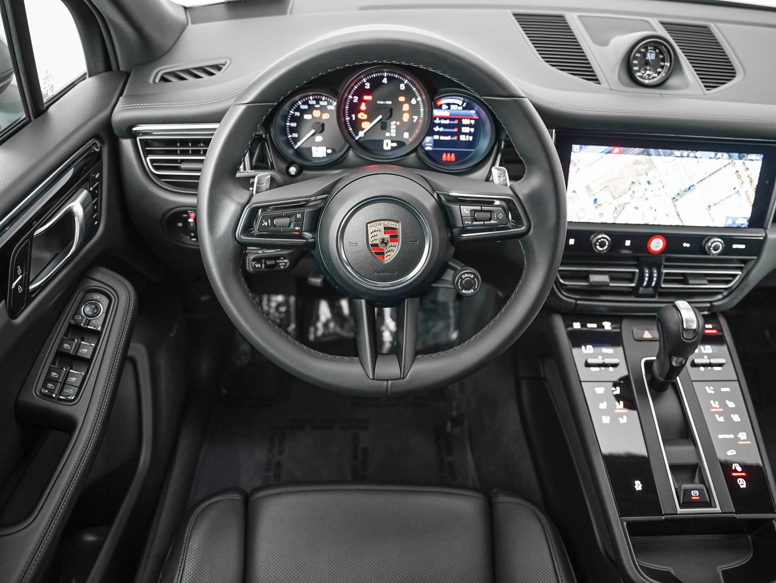 Certified 2026 Porsche Macan AWD/4WD image 16