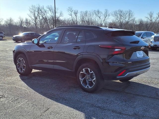 Used 2025 Chevrolet Trax LT w/ LT Convenience Package image 32