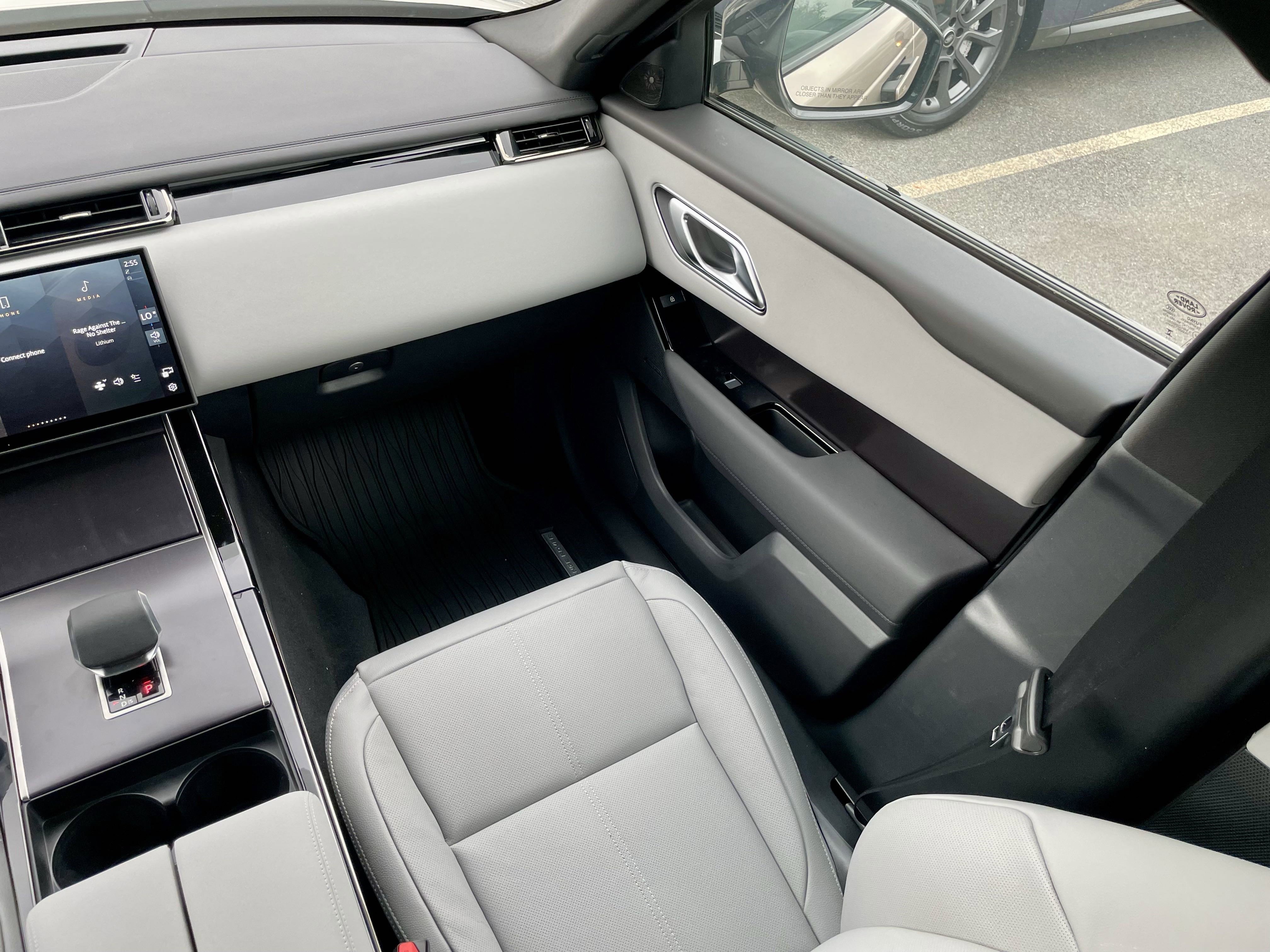 New 2026 Land Rover Range Rover Velar Dynamic SE image 18
