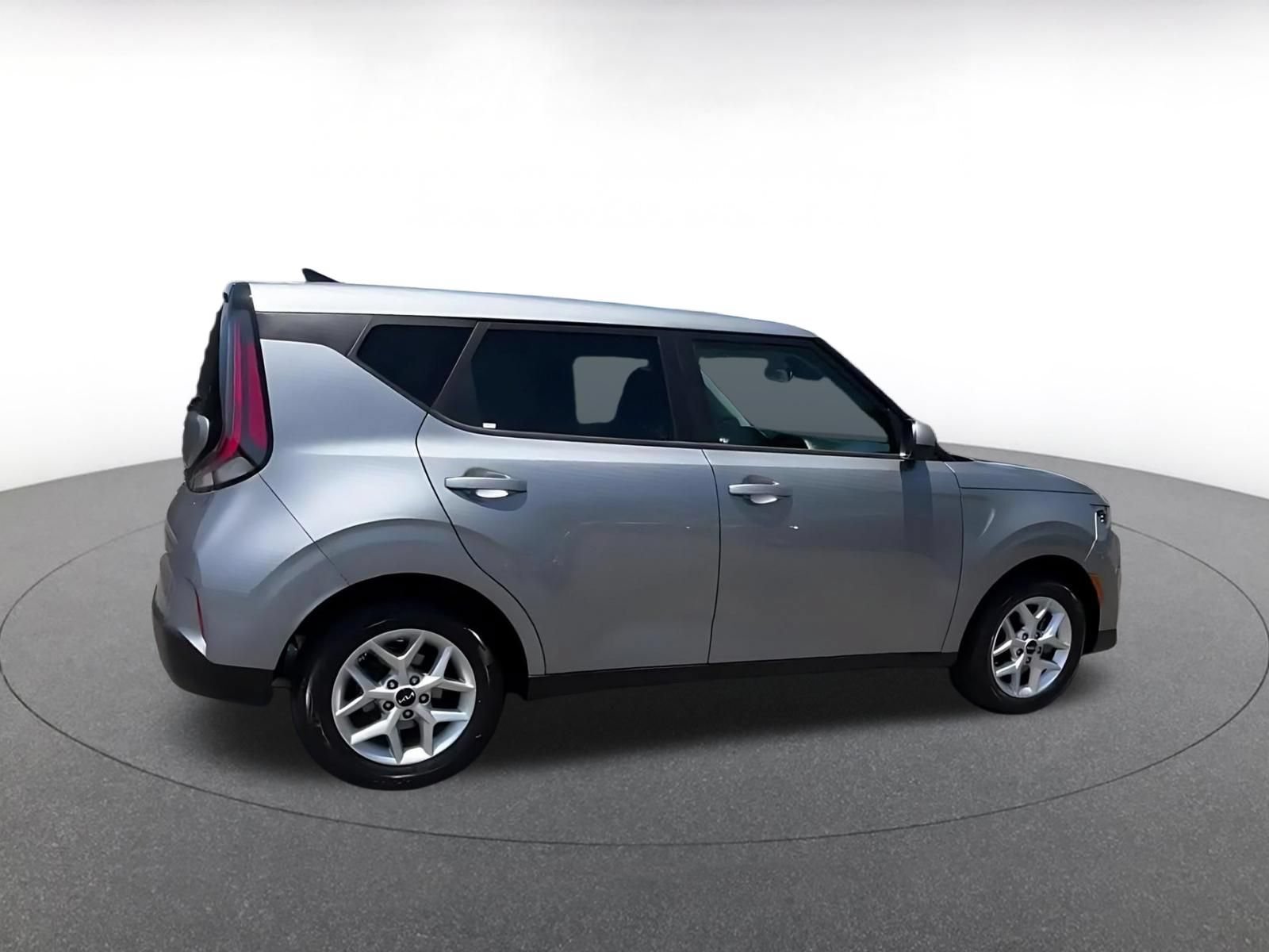 Used 2025 Kia Soul LX w/ LX Technology Package FWD image 14