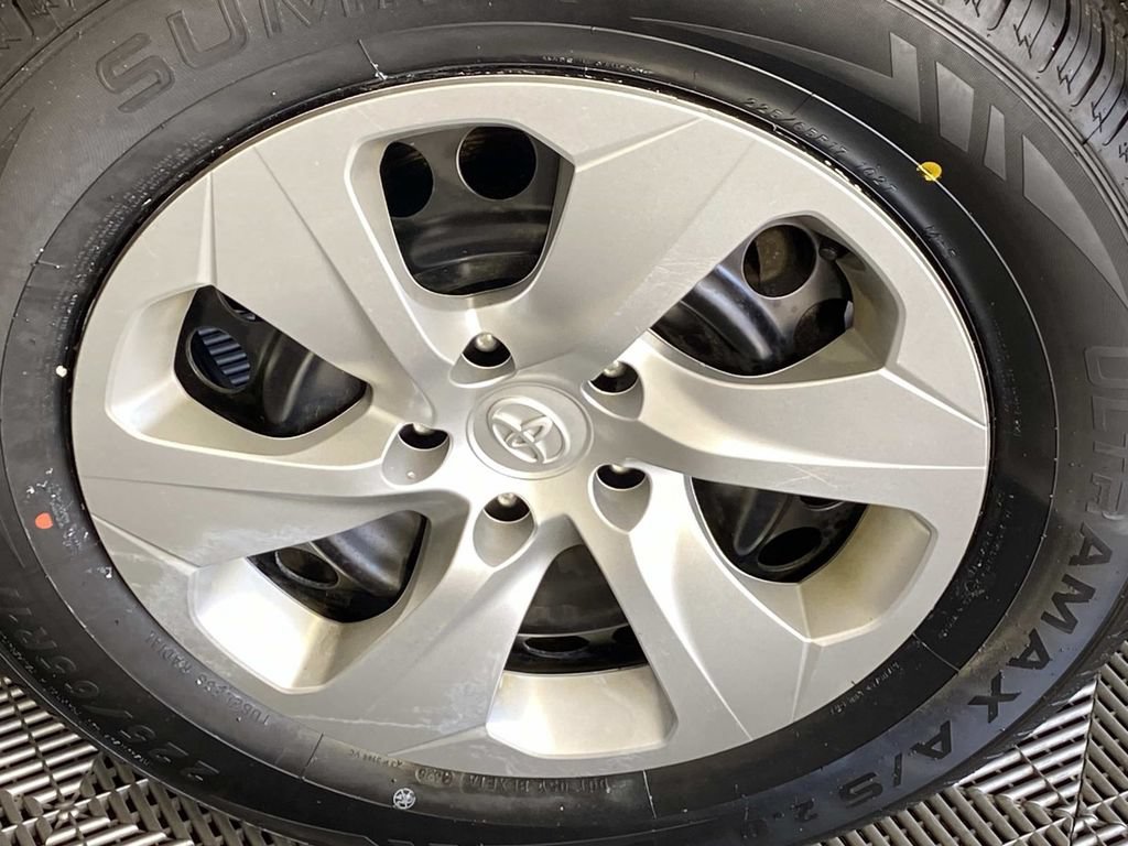 Used 2022 Toyota RAV4 LE AWD/4WD image 27