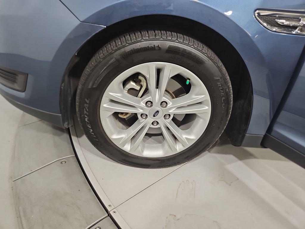 Used 2018 Ford Taurus SE FWD image 26