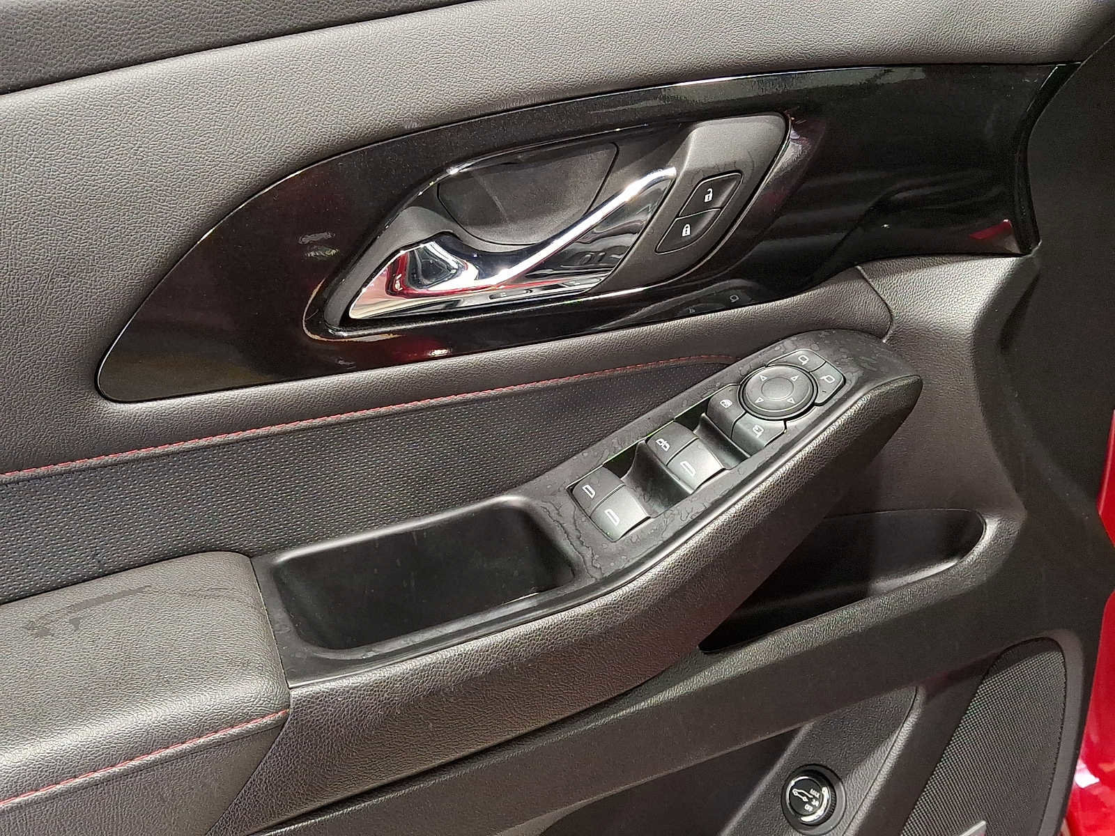 Used 2023 Chevrolet Traverse RS image 17