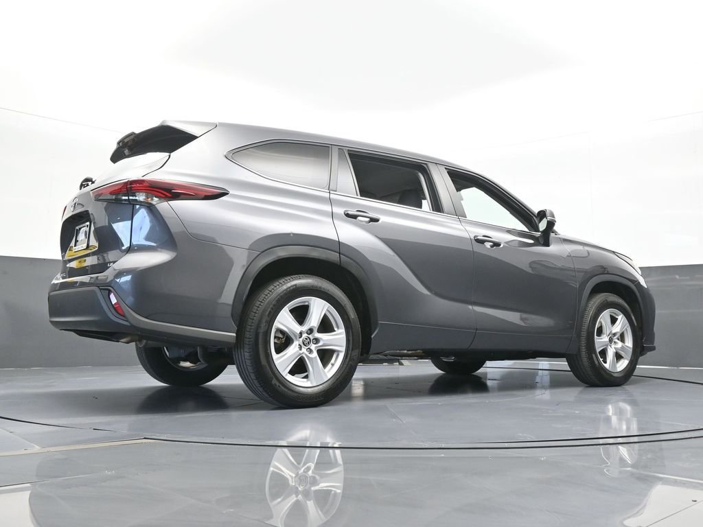 Used 2024 Toyota Highlander LE image 89