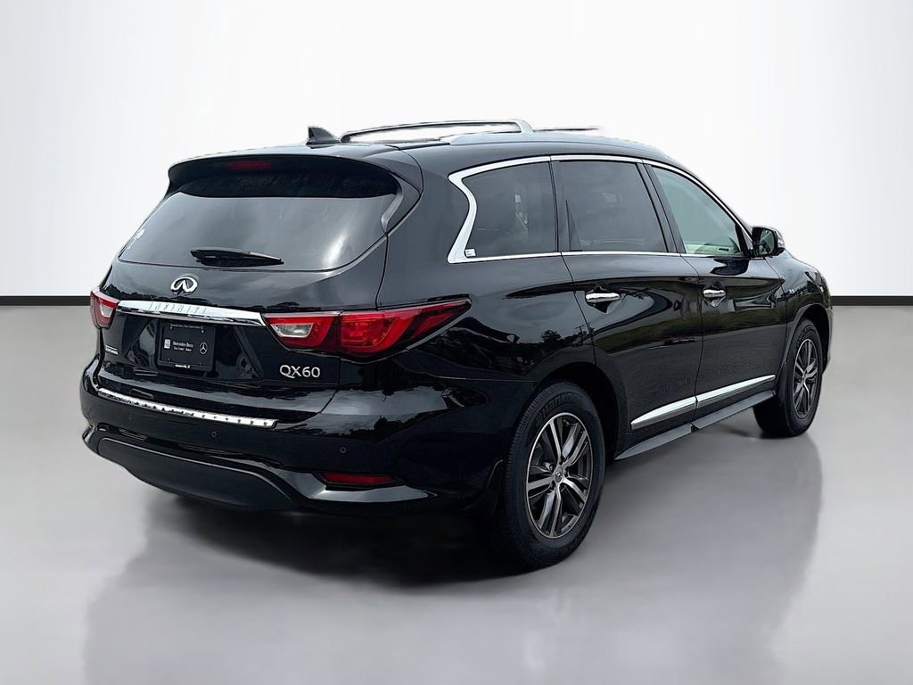 Used 2017 INFINITI QX60 Luxe w/ Premium Plus Package AWD/4WD image 3