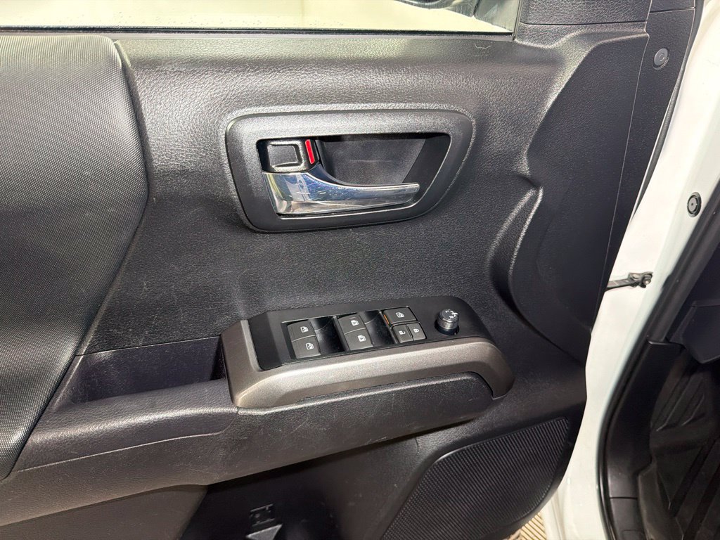 Used 2023 Toyota Tacoma TRD Off-Road AWD/4WD image 10